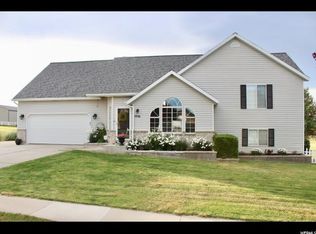 1936 W River View Dr, Bluffdale, UT 84065