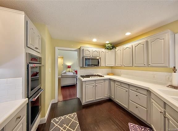 5th image of 306 Benning Ct