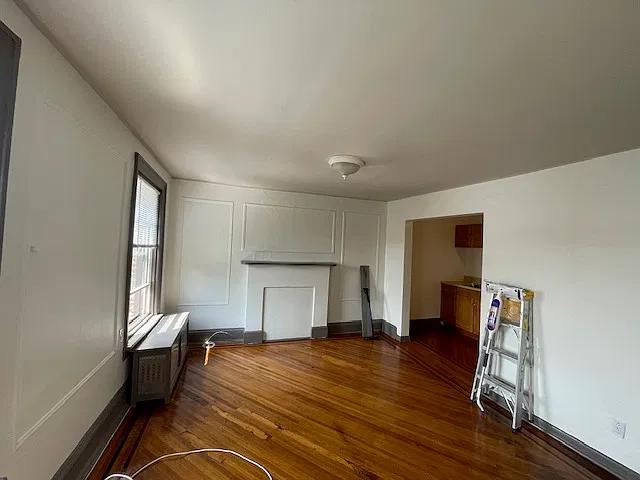 The perfect 1 bedroom on a beautiful tree lined street — Photo 3