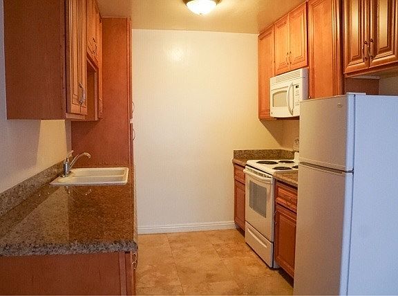 2nd image of 2430 Steiner St APT 6