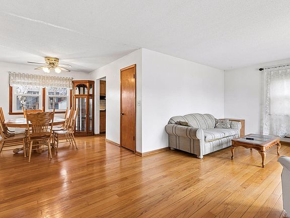 2nd image of 10025 Wentworth Ave S