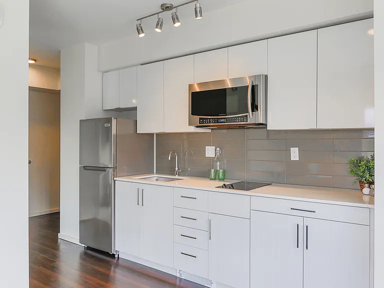 5001 Brooklyn Ave NE — Photo 20