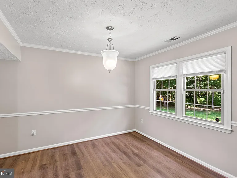 2324 Kent Ct — Photo 8