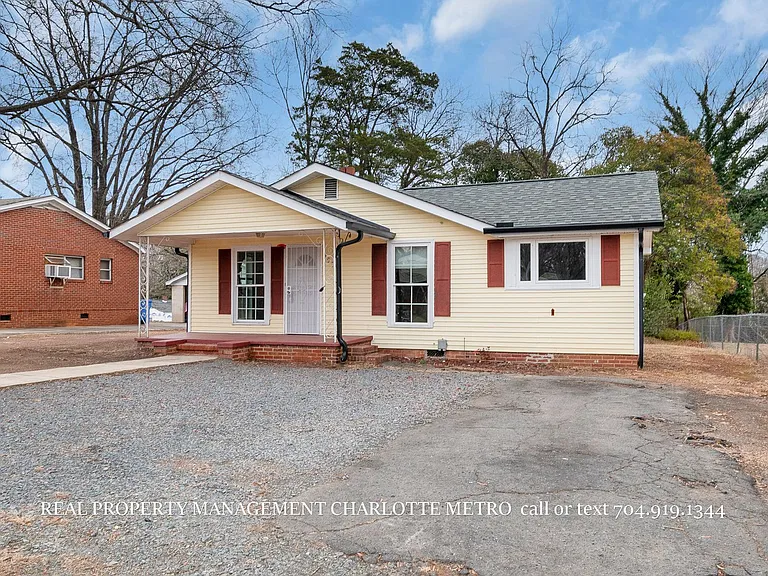 307 Leonard Ave — Photo 3