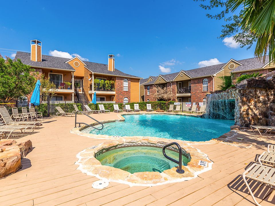 Pool and Jacuzzi