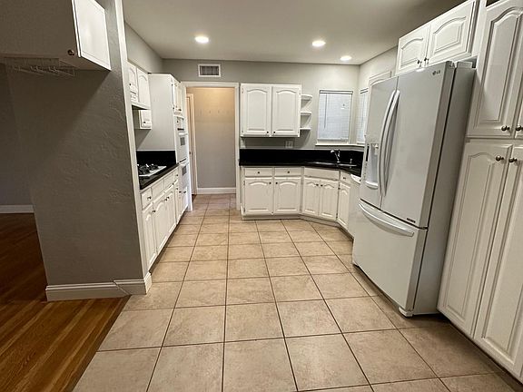 5th image of 3961 Floral Dr