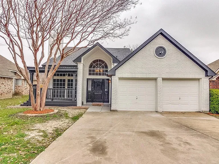 2113 Spring Mills Rd — Photo 1