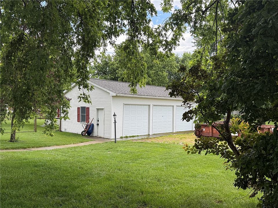 2nd image of 4210 N Rising Rd