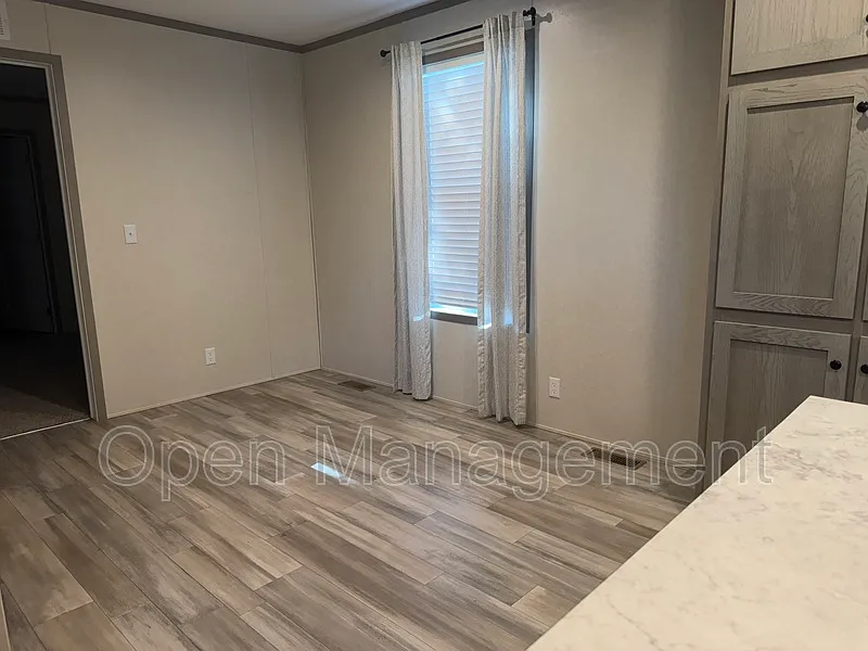 3 bed, 2.0 bath, 1216 sqft, $1,349 — Photo 4