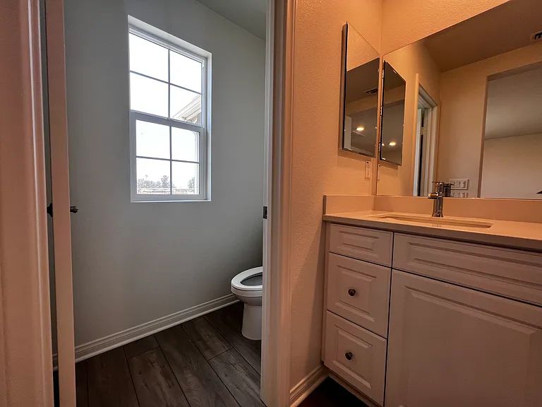 4240 S Laguna Ave — Photo 2