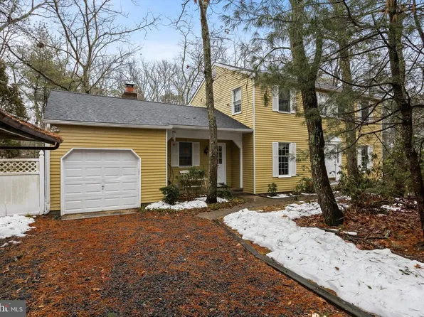 11 Hawthorne Dr, Medford, NJ 08055