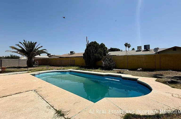 8501 W Mitchell Dr — Photo 2