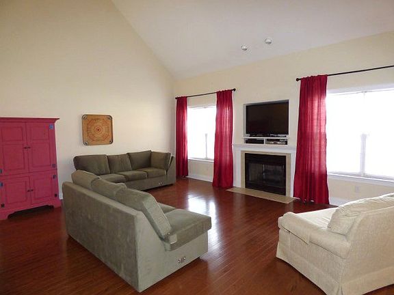 3rd image of 748 Locks Hill Ct