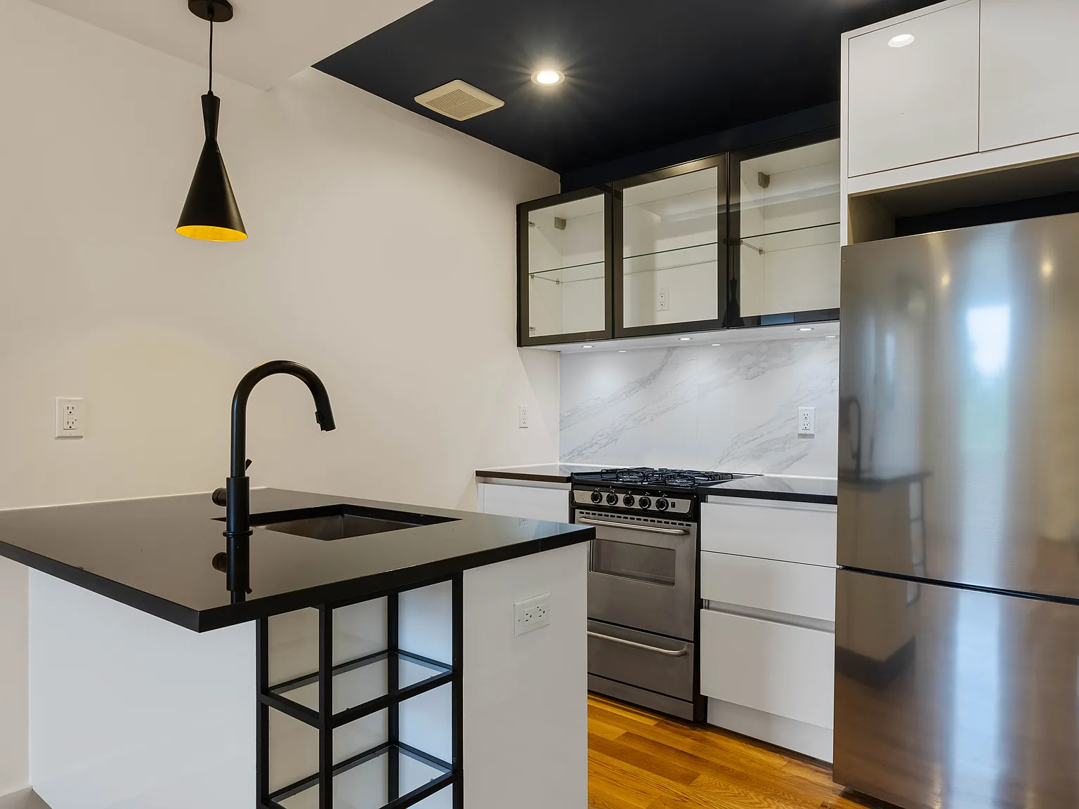 10 Lexington Avenue — Photo 2
