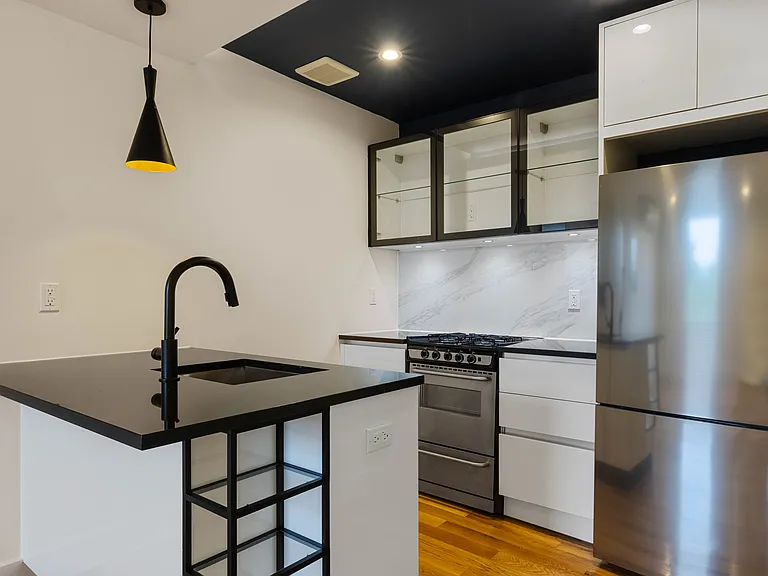 10 Lexington Ave #5E — Photo 2