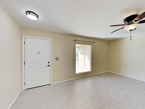 3rd image of 10636 W Saratoga Cir