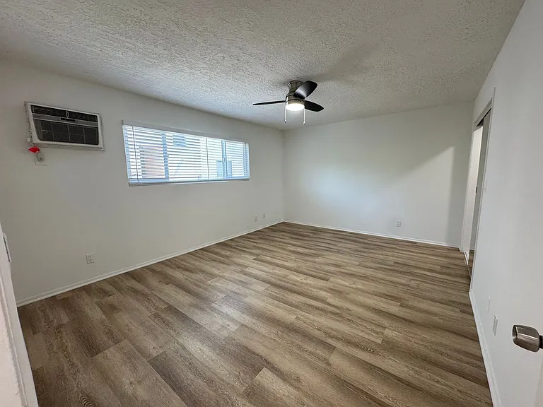 20317 Saticoy St — Photo 29