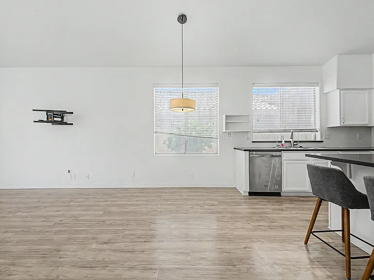 7251 E Lakeview Ave — Photo 8