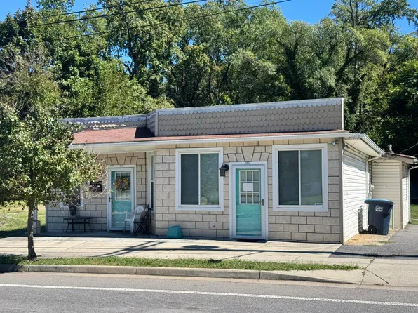 1217 10th St NW, Roanoke, VA 24016