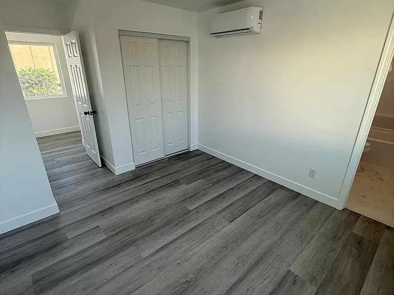 4560 College Ave — Photo 7