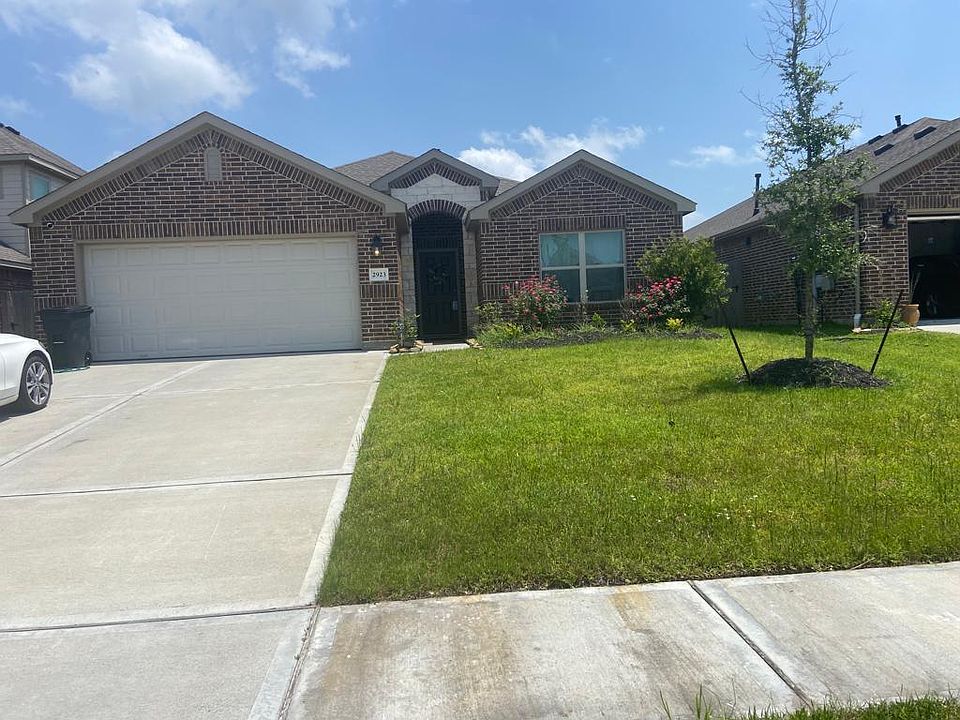 1st image of 2923 Flying Horse Ln