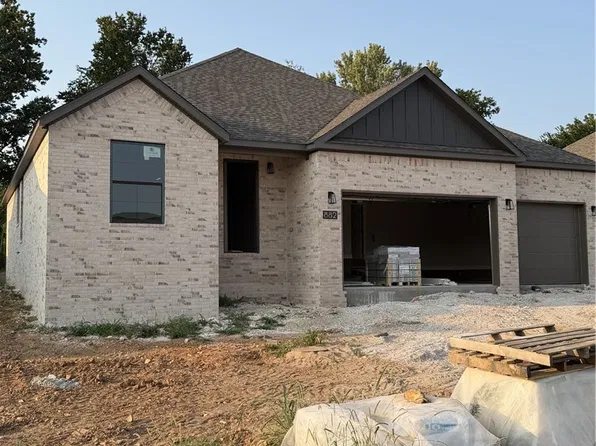 882 E Buchanan St, Prairie Grove, AR 72753