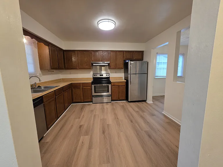 4080 Sherman Oaks Ave — Photo 7