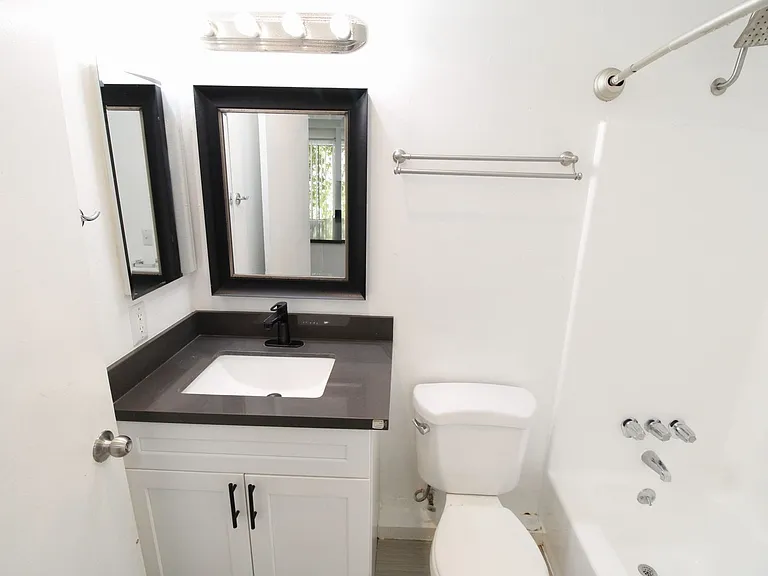 Electro Apartments - WSP 833 Berendo LLC — Photo 11