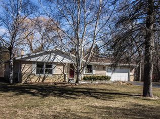 4846 W Chippewa Dr, Mequon, WI 53092
