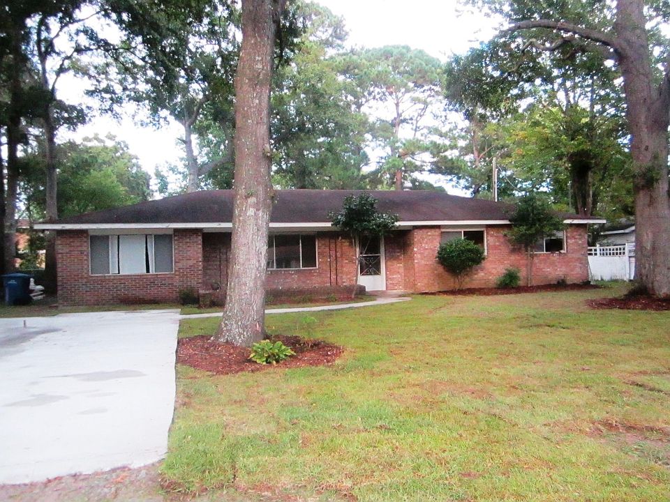 Front of House by Driveway