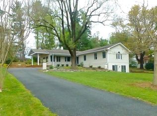 217 Ewbank Dr, Hendersonville, NC 28791