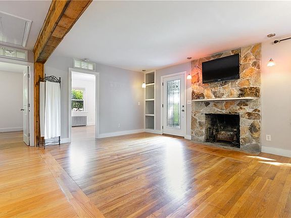 4th image of 5 Brookside Dr