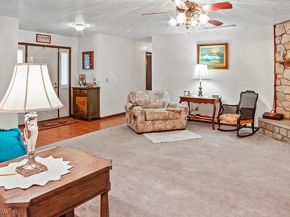 3rd image of 613 Morris Dr