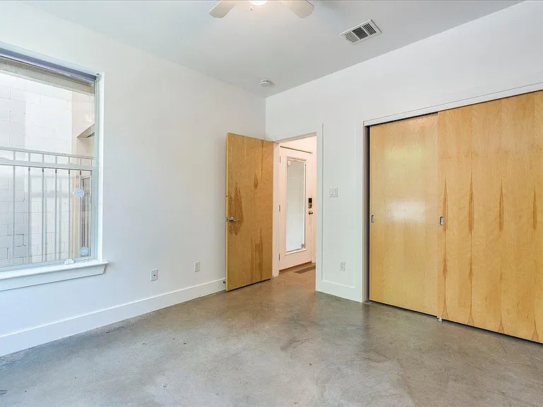 2608 E 6th St #6 — Photo 17