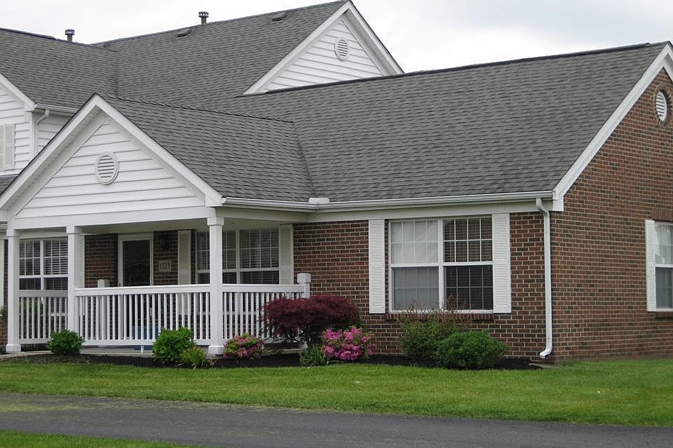1st image of 1223 E Old Pond Dr