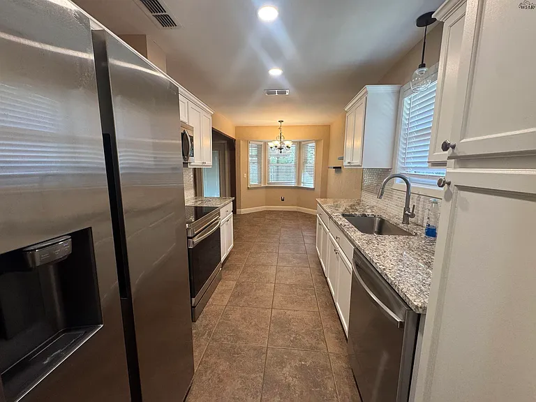 2113 Selma Dr — Photo 8