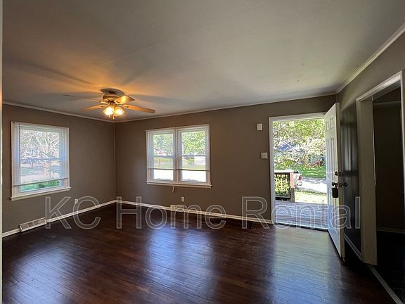 5th image of 4900 Rosewood Dr