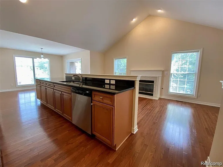 341 S Village Way — Photo 4