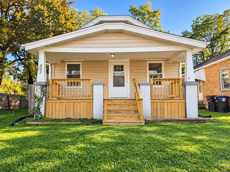 852 Polk Ave