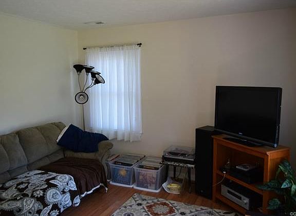 5th image of 118 Barker Ave