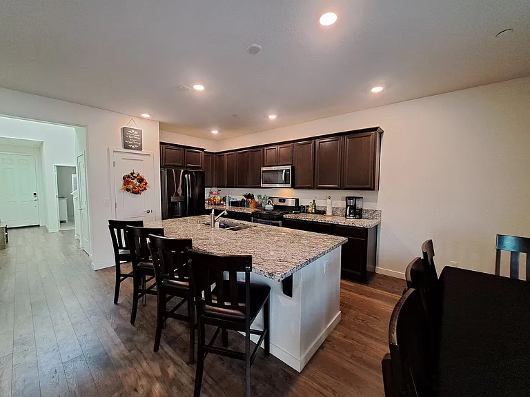 1160 Yale Dr — Photo 9