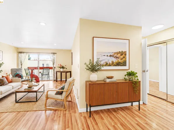 2005 Pleasant Valley Ave APT 215, Oakland, CA 94611