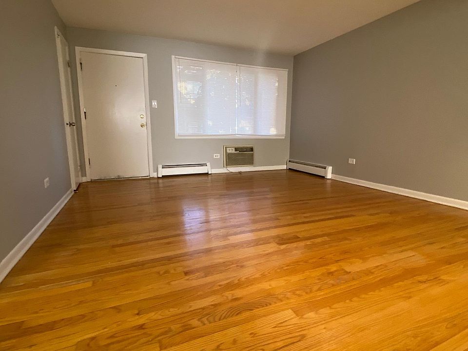 2nd image of 5005 Columbus Dr APT B