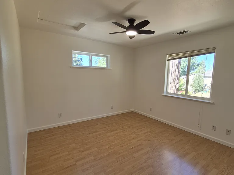349 E Maryland Dr — Photo 11