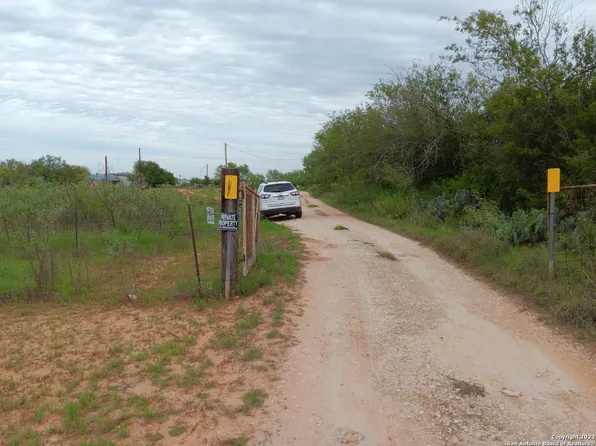 419 E CR1000/Vaughn Rd., Pearsall, TX 78061