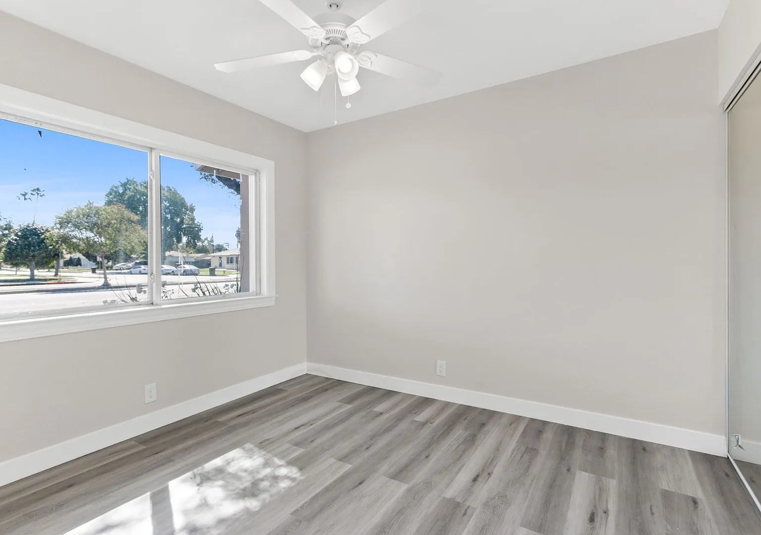 2348 Revere Ave — Photo 2