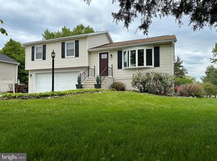 572 Hooker Dr, Gettysburg, PA 17325