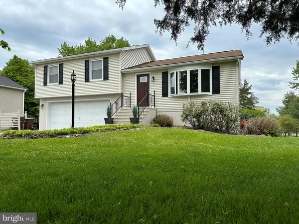 572 Hooker Dr, Gettysburg, PA 17325