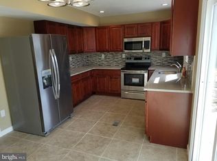6 Holton Ln, Willingboro, NJ 08046