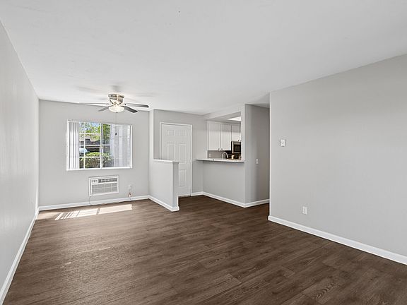 5th image of 3901 Mesa Dr #3203